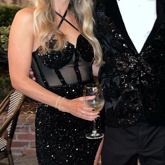 Black formal dress - Picture 4 of 4